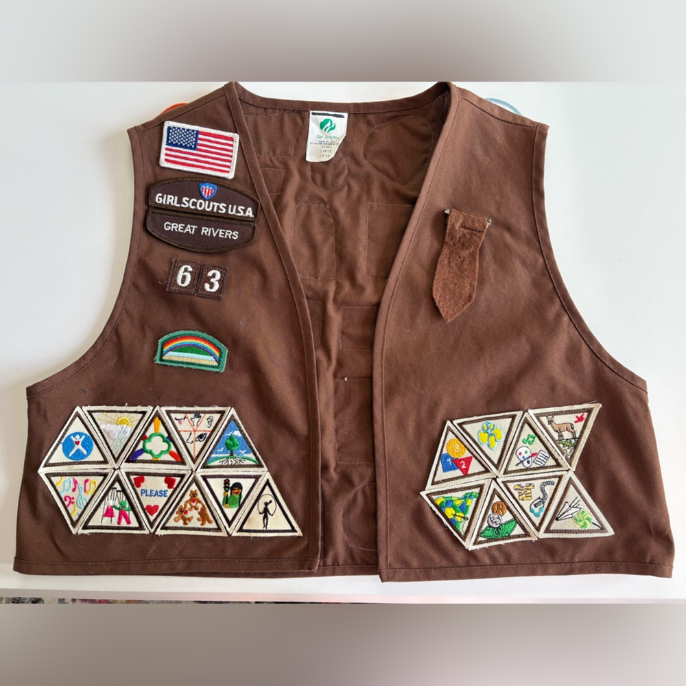 Vintage Girl Scouts Brownies Vest from Ohio 2001 with 44 Assorted Patches Size L